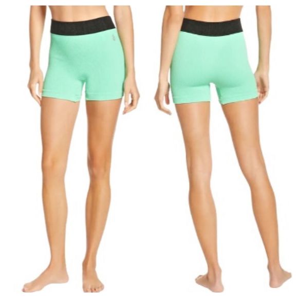 Free People Movement Seamless Shorts in Fresh Cut - Size M/L - Picture 2 of 6